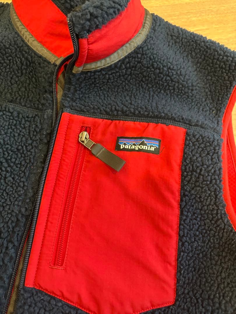 patagonia フリースベスト ネイビー/レッド