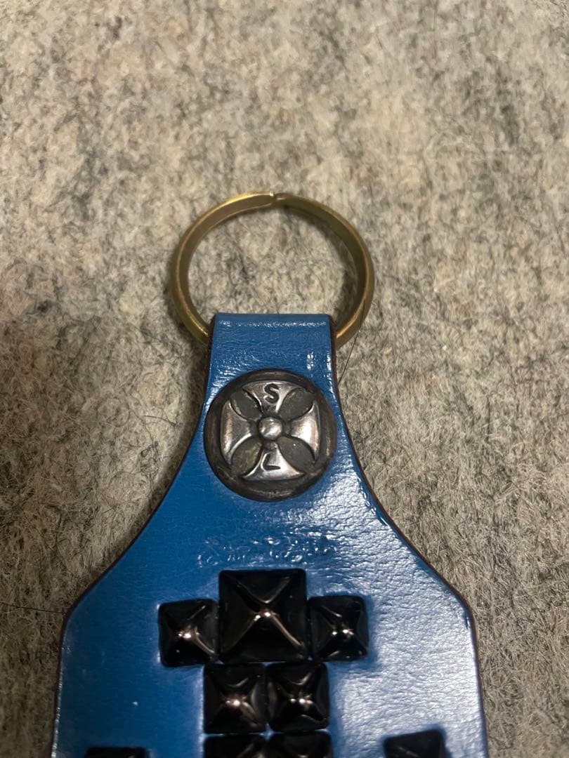 STOP LIGHT ストップライト　レザースタッズキーホルダー