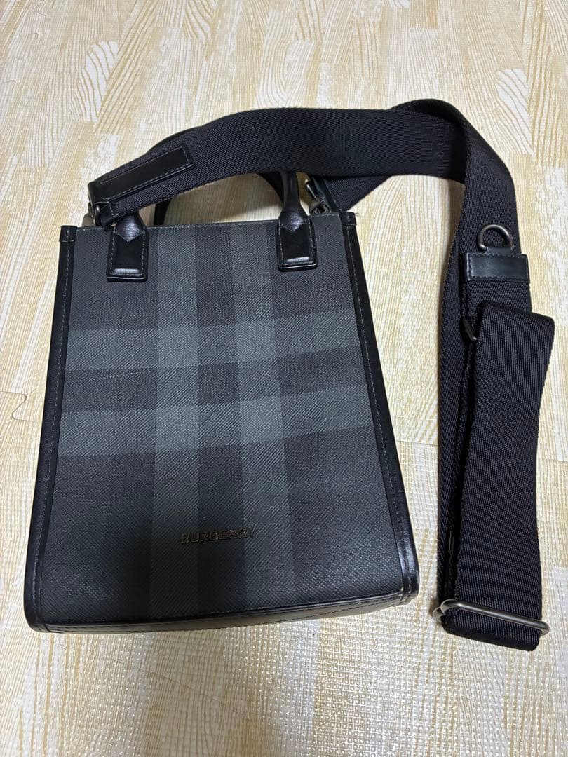 BURBERRY レザー ショルダーバッグ　ミニバーティカル