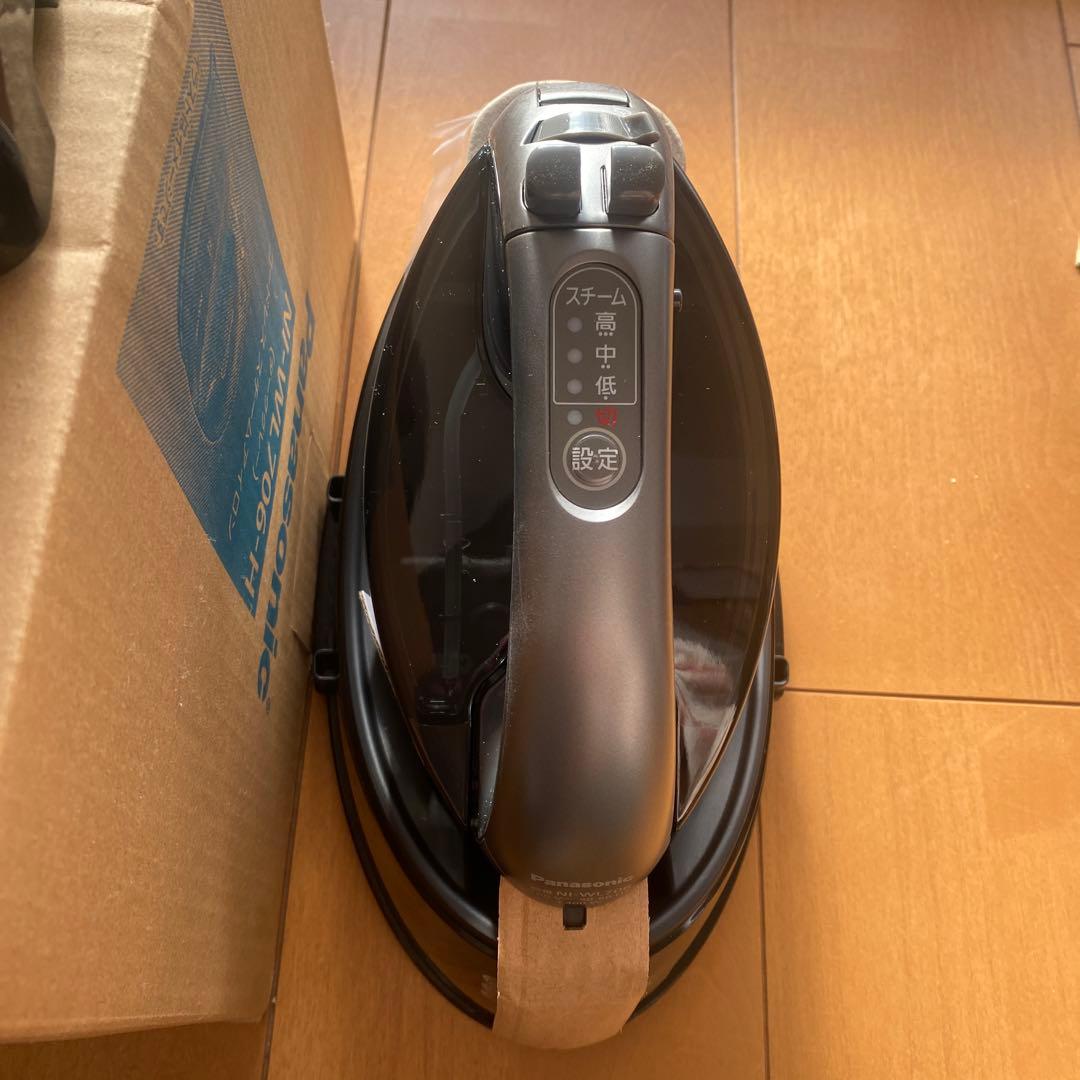 【新品】　Panasonic コードレススチーム　アイロン NI-WL706-H