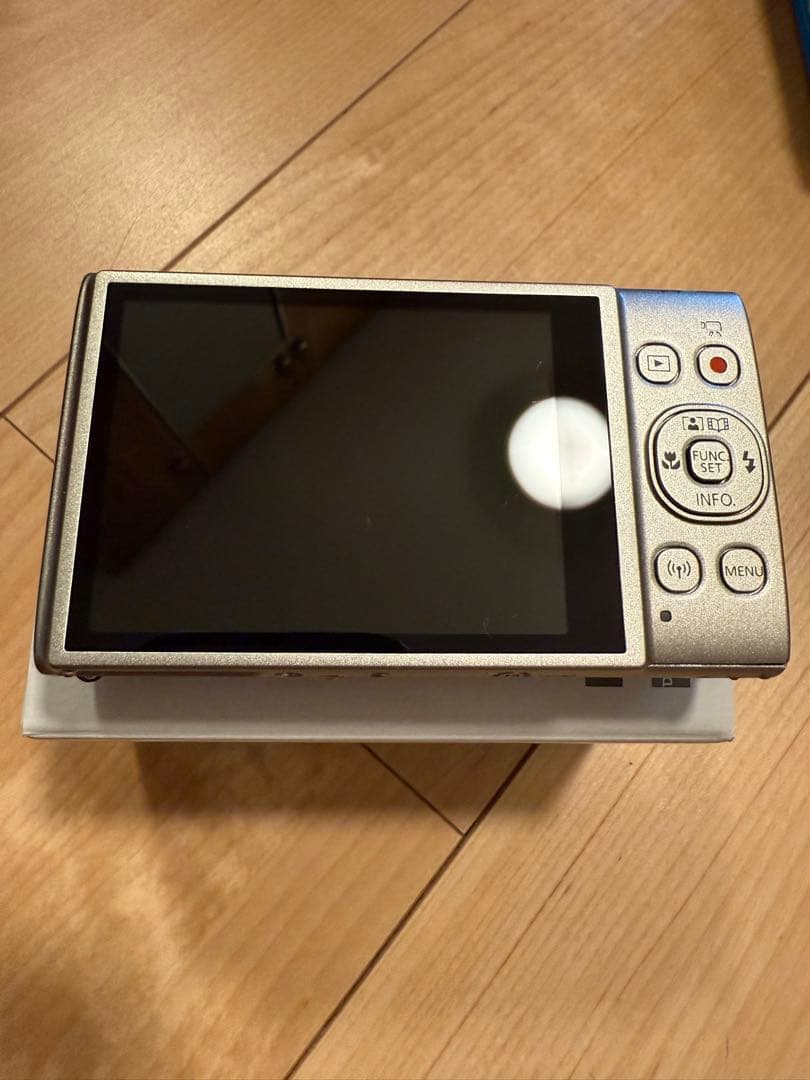お買い得　【ほぼ新品】Canon IXY650 シルバー