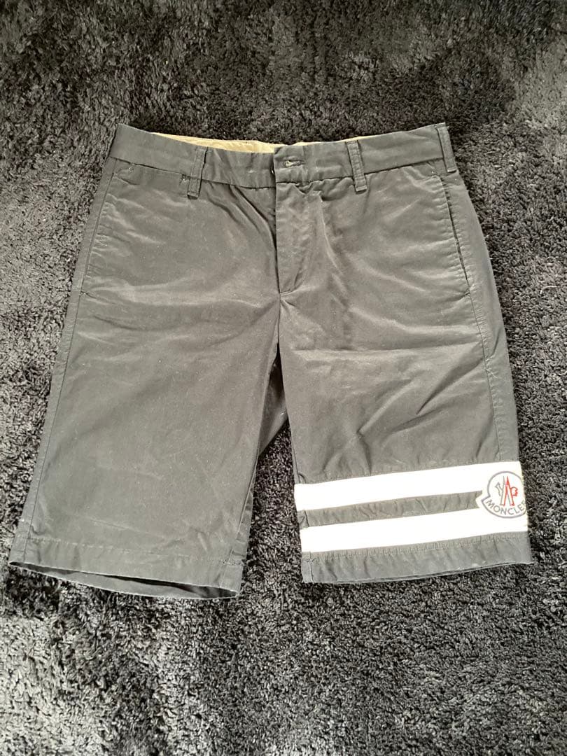【レオン】MONCLER ブラックショートパンツ ストライプ　48