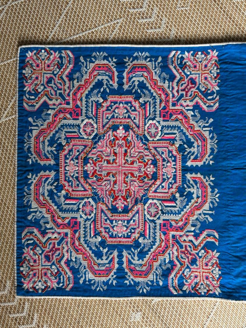 苗族手刺繍ベビーキャリア布・花文様・1980年代ヴィンテージ