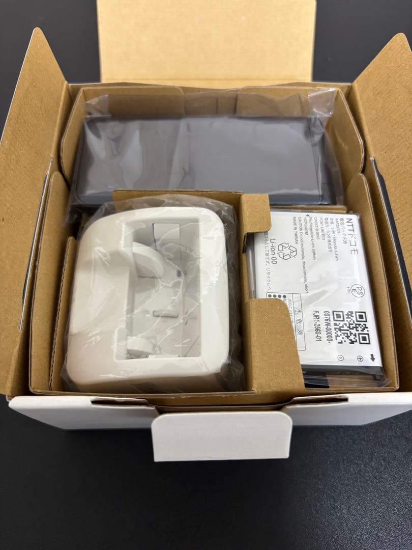 ★arrows ケータイ ベーシック F-41C ネイビー