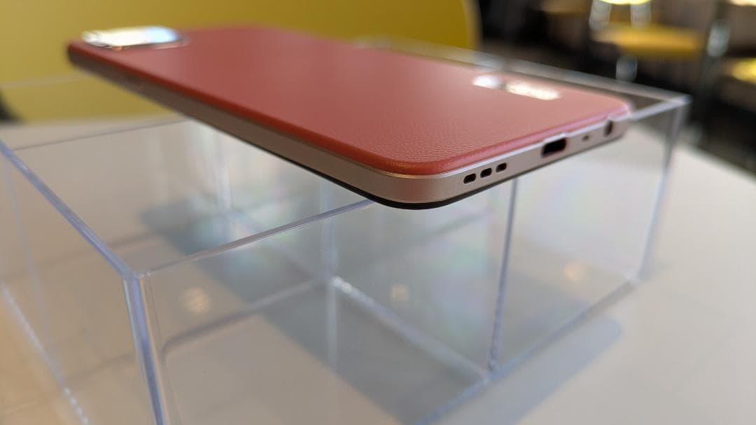 OPPO A73 中古（ 本体、カバー１個、液晶保護フィルム１個）