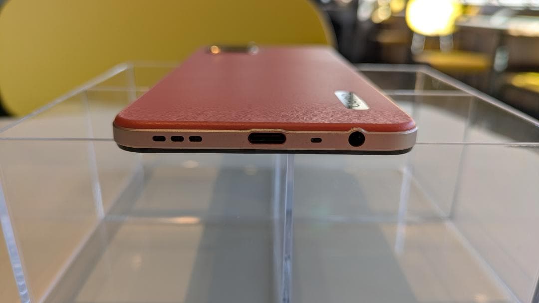 OPPO A73 中古（ 本体、カバー１個、液晶保護フィルム１個）