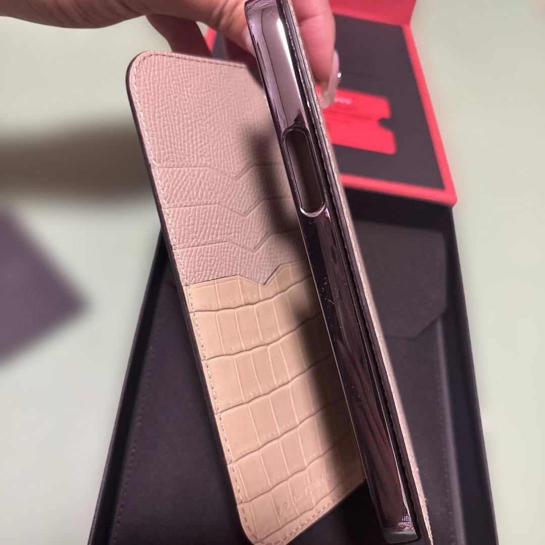 iPhone 15 Plus手帳型ケース ノービレ× エンボスクロコレザー