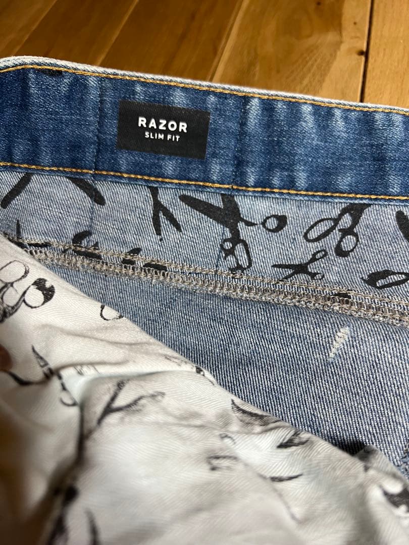 【極美品】DENHAM RAZORW33カンディアーニ製ダメージ加工イタリア生地