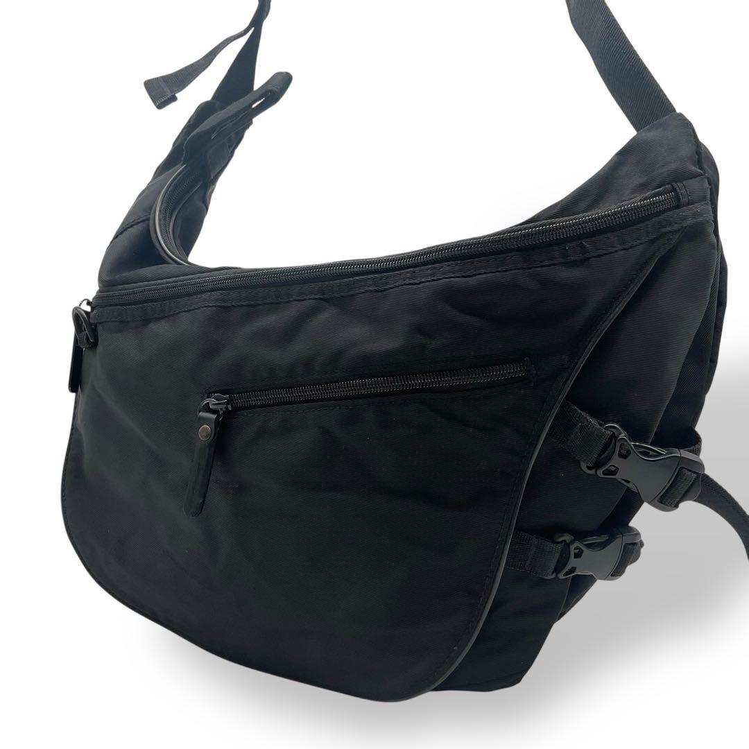 美品 オニツカタイガー メッセンジャーバッグ クロスボディバッグ ナイロン 黒