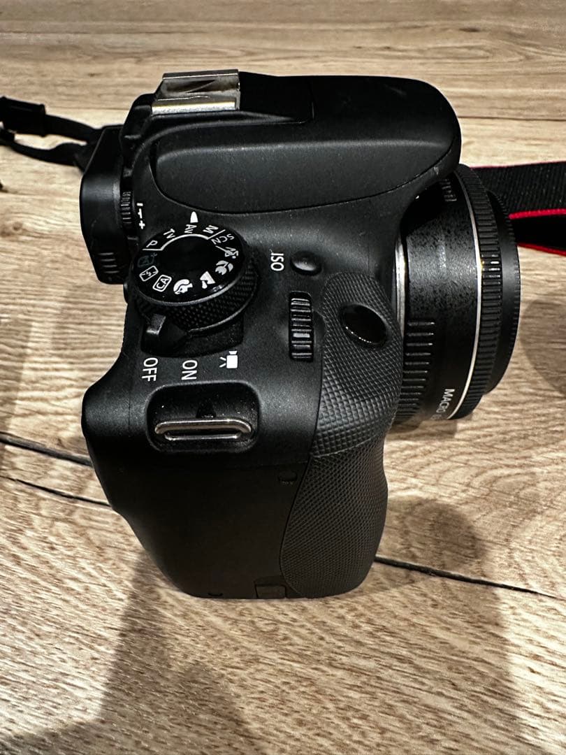 Canon EOS Kiss X7 ボディ＋単焦点レンズ2本セット