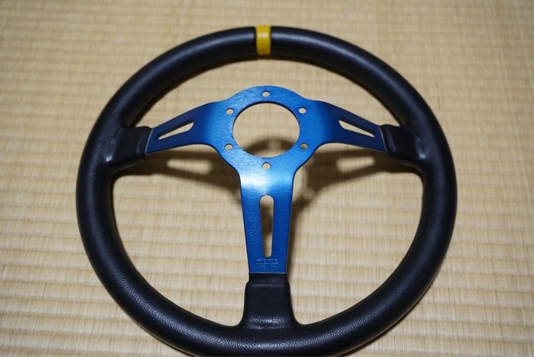 【正規品】MOMO mod.08 ステアリングホイール
