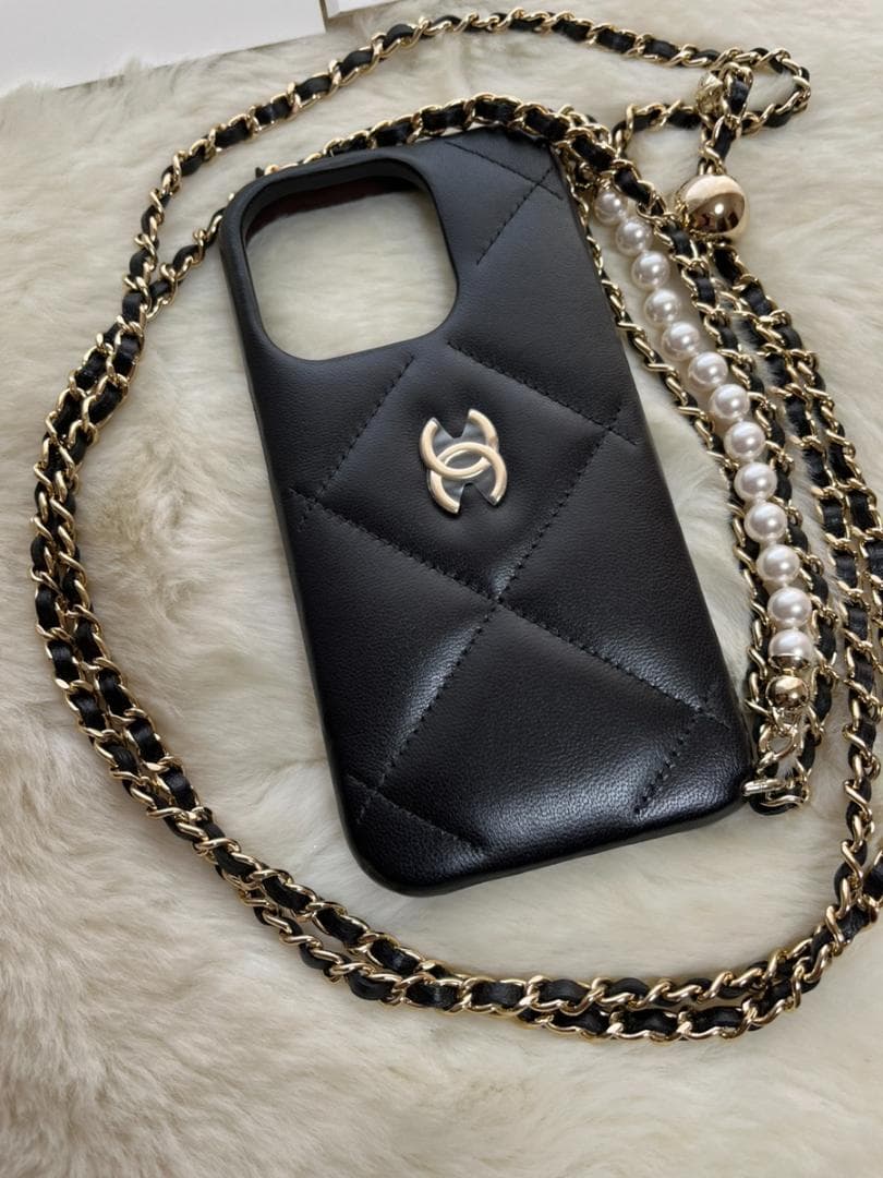 新品未使用 ★CHANEL★チェーン クラッチ iPhone 15Pro ケース