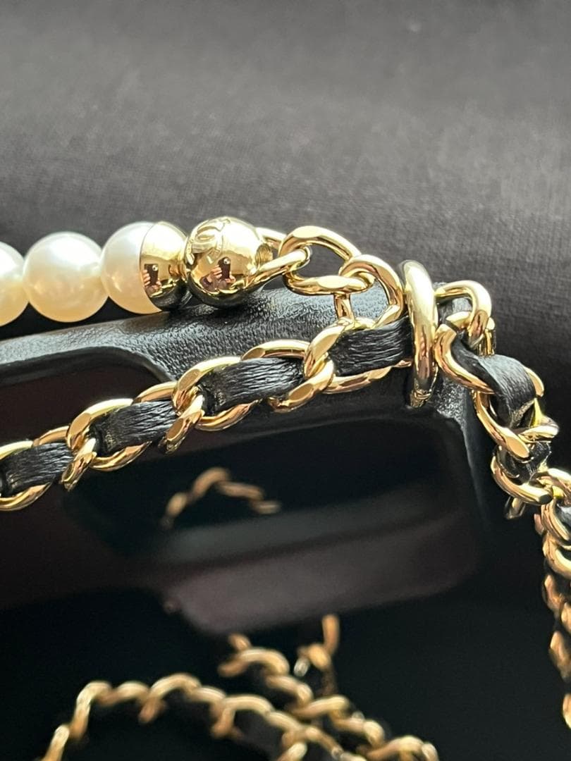 新品未使用 ★CHANEL★チェーン クラッチ iPhone 15Pro ケース