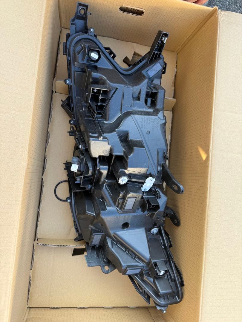 40アルファード右ヘッドライト