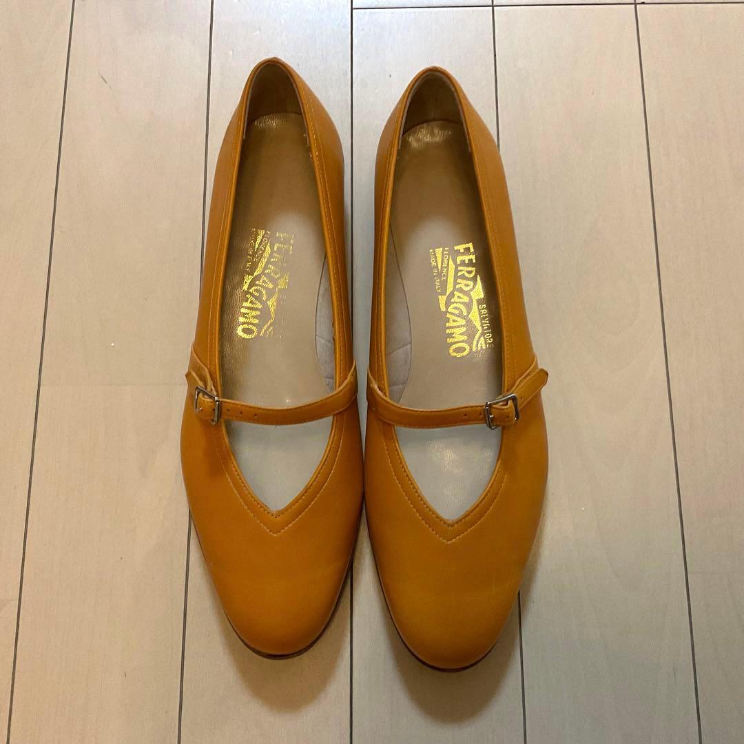 フェラガモ　オードリー　7 (24センチ)