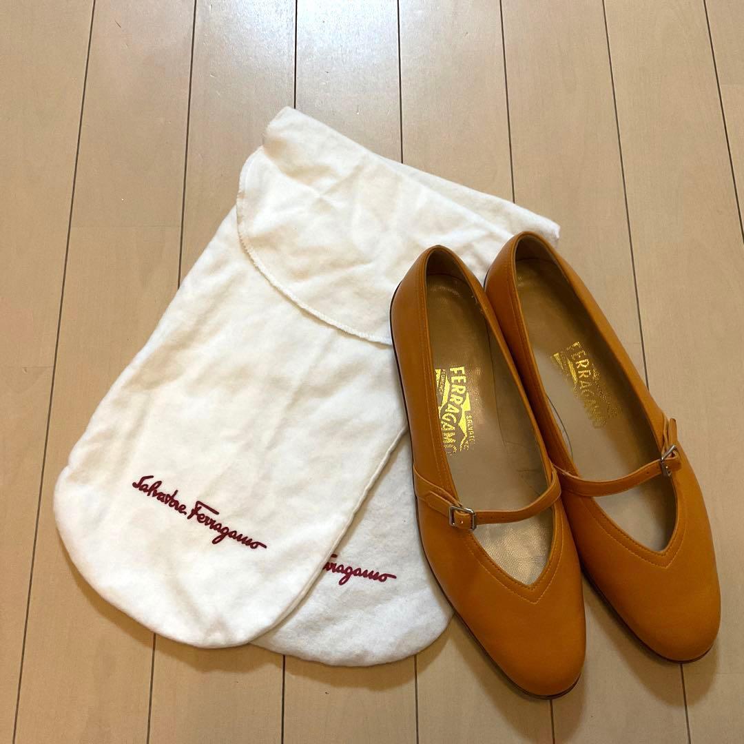 フェラガモ　オードリー　7 (24センチ)