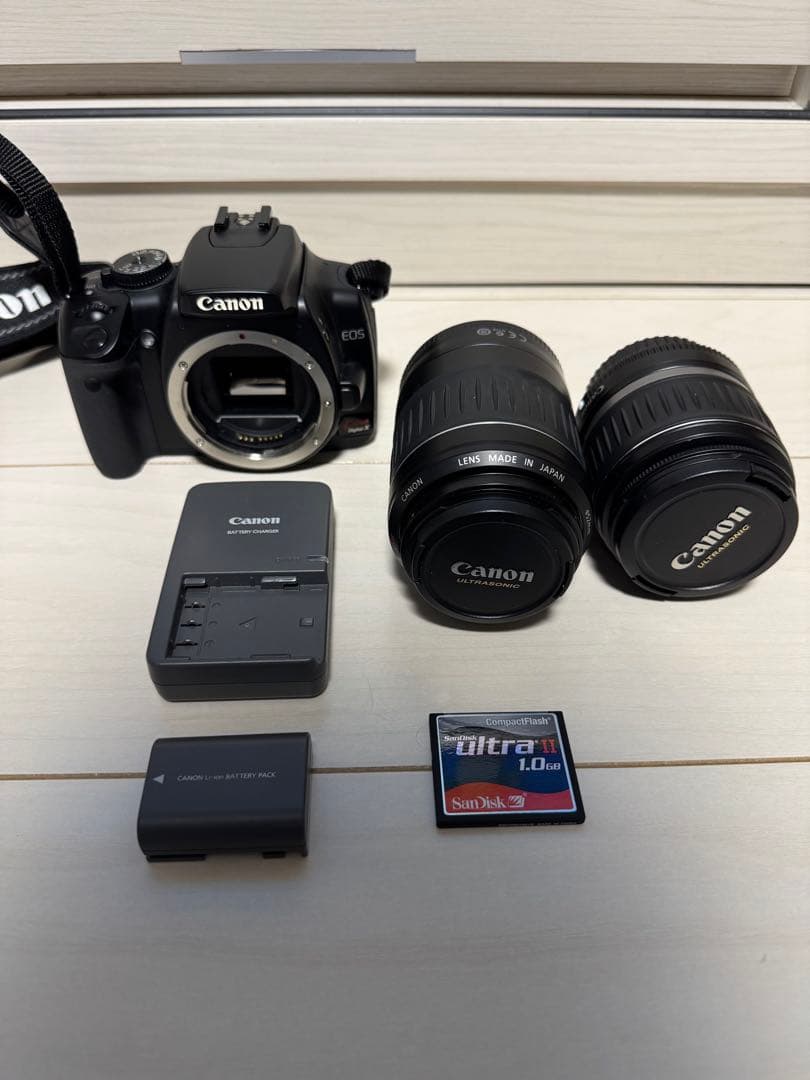 CANON キヤノン　EOS Kiss X デジタル一眼レフカメラ