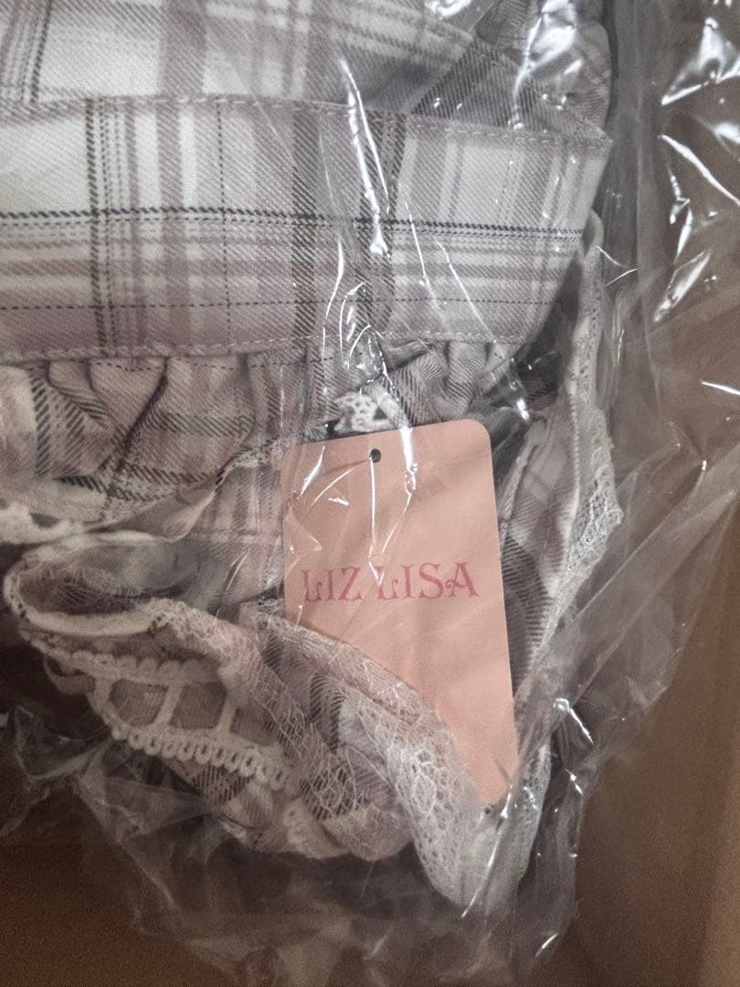 ！新品タグ付き！リズリサ はしごリボンチェックティアードスカパン