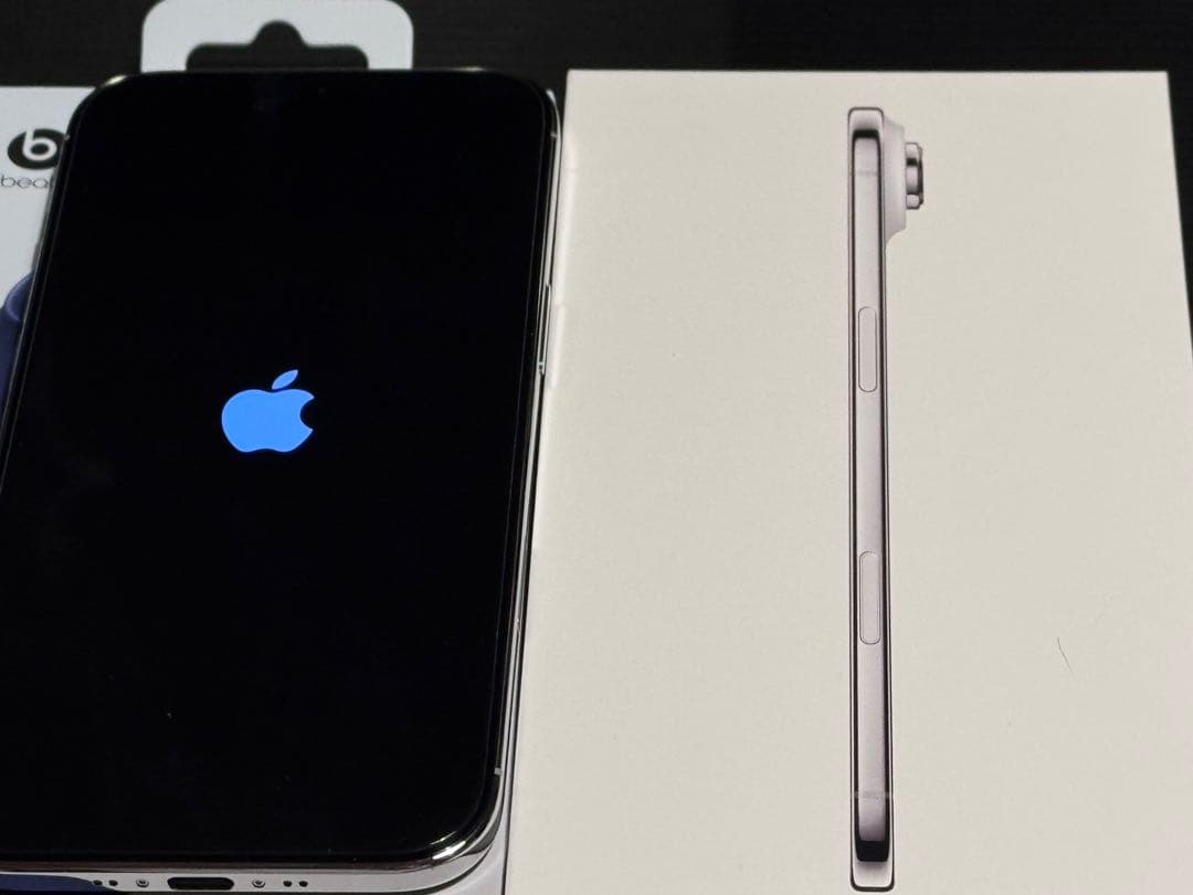 Apple iPhone シルバー 本体 Beatsケース付き