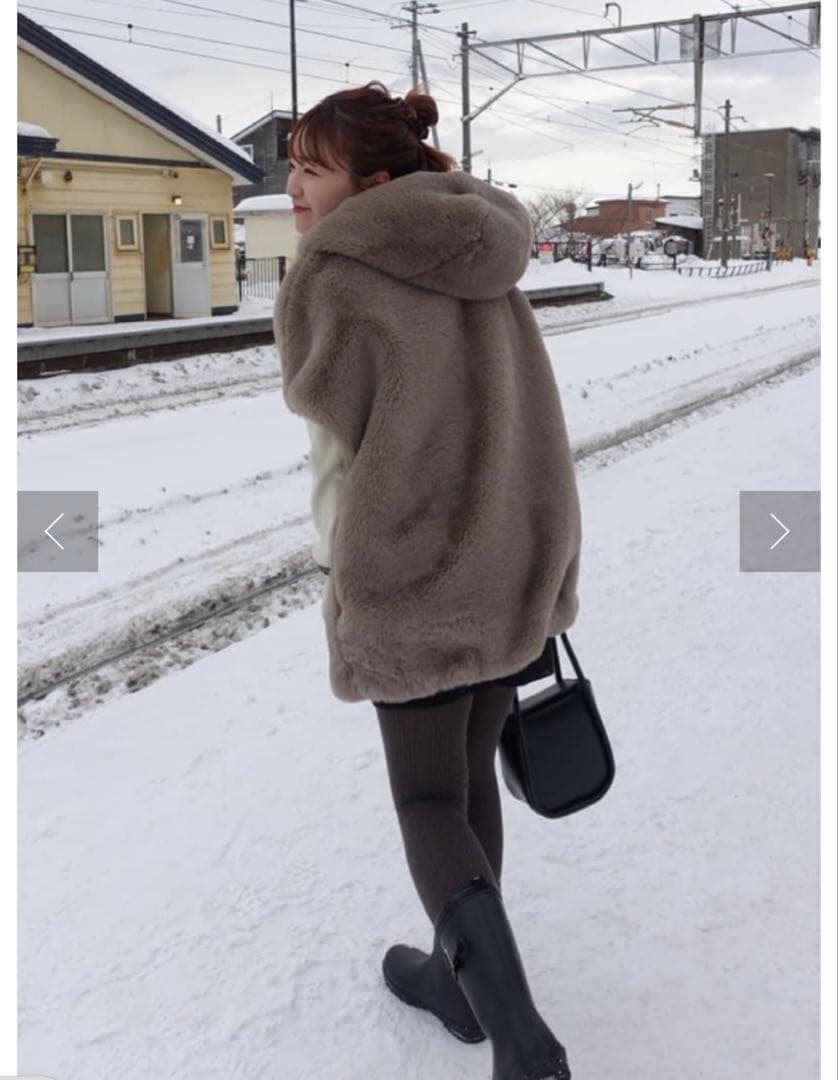 mystic フーディーファーベスト