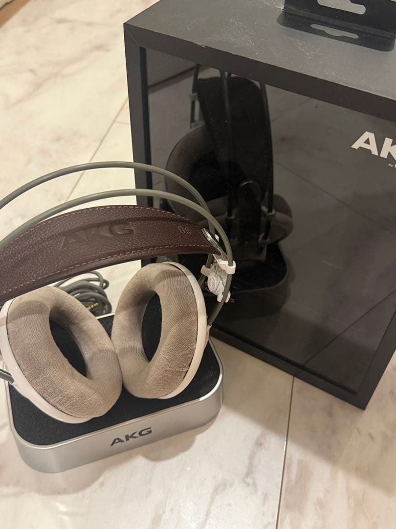AKG K701（有線ヘッドホン）