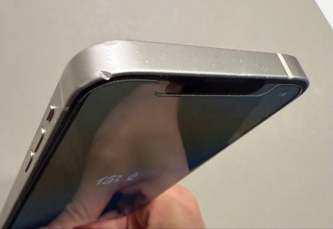 iPhone13mini 背面割れ 充電容量75%