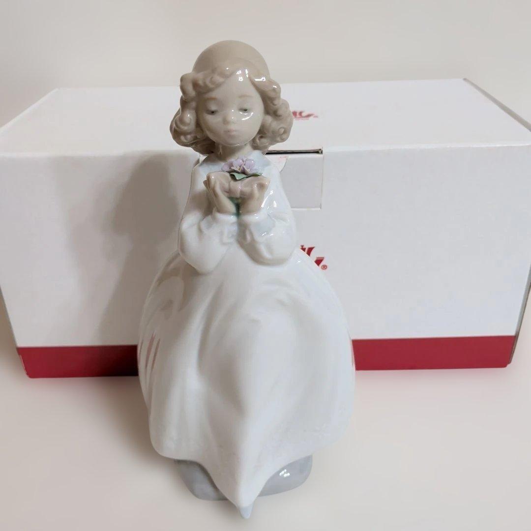 〈NAO 〉リヤドロ 　大好きなお花 ポーセリン人形