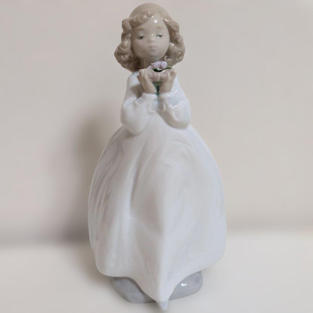 〈NAO 〉リヤドロ 　大好きなお花 ポーセリン人形