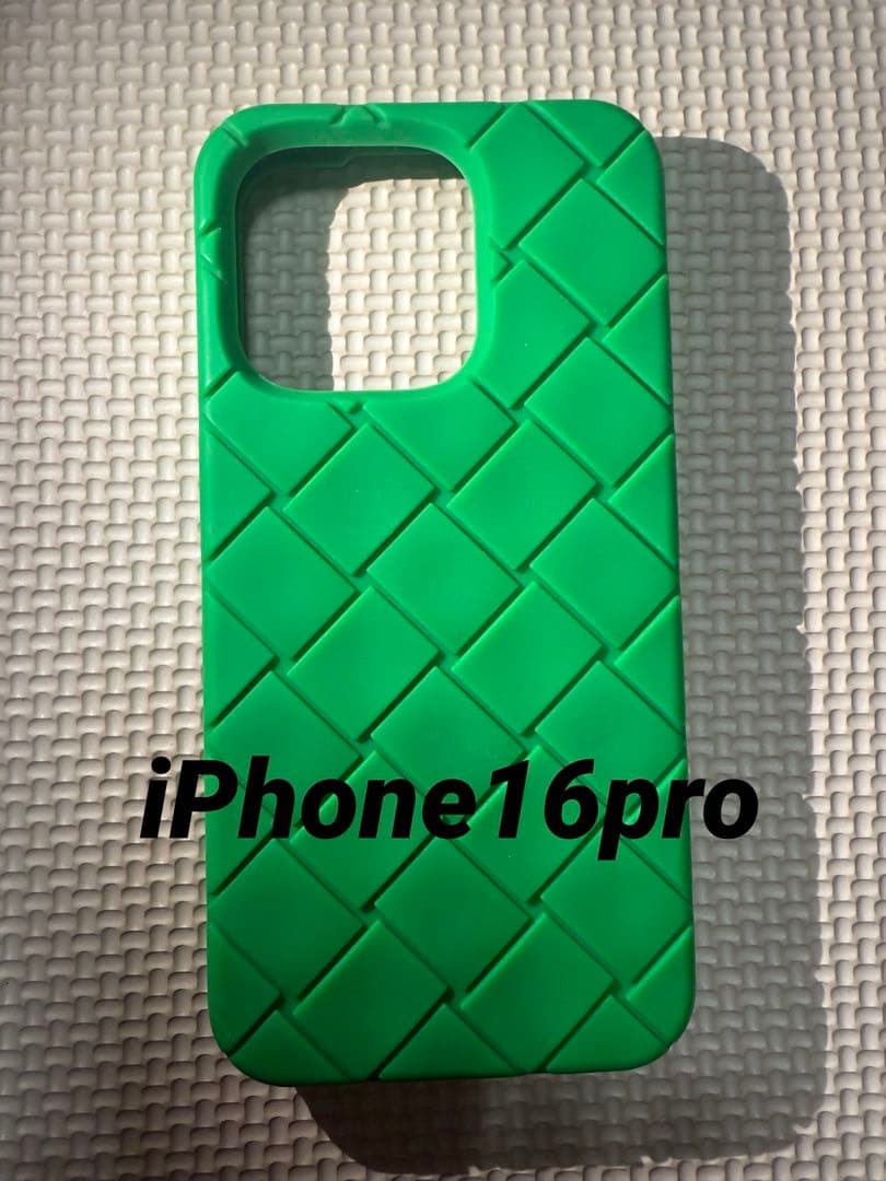 BOTTEGA VENETA ボッテガヴェネタ　iPhone16Pro ケース