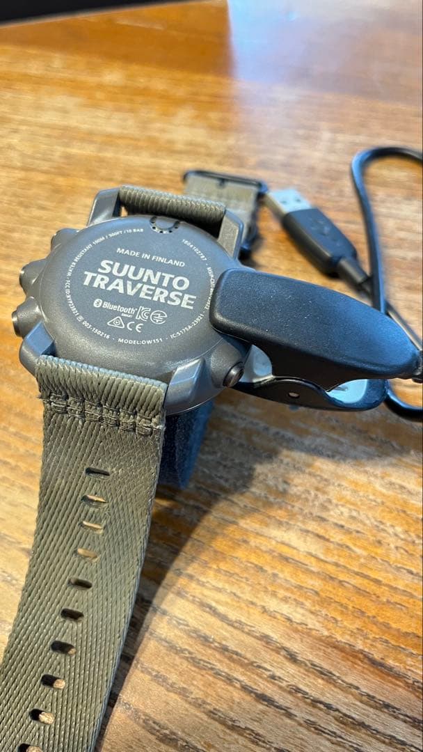 美品 SUUNTO TRAVERSE SLATE デジタル腕時計 USB充電式