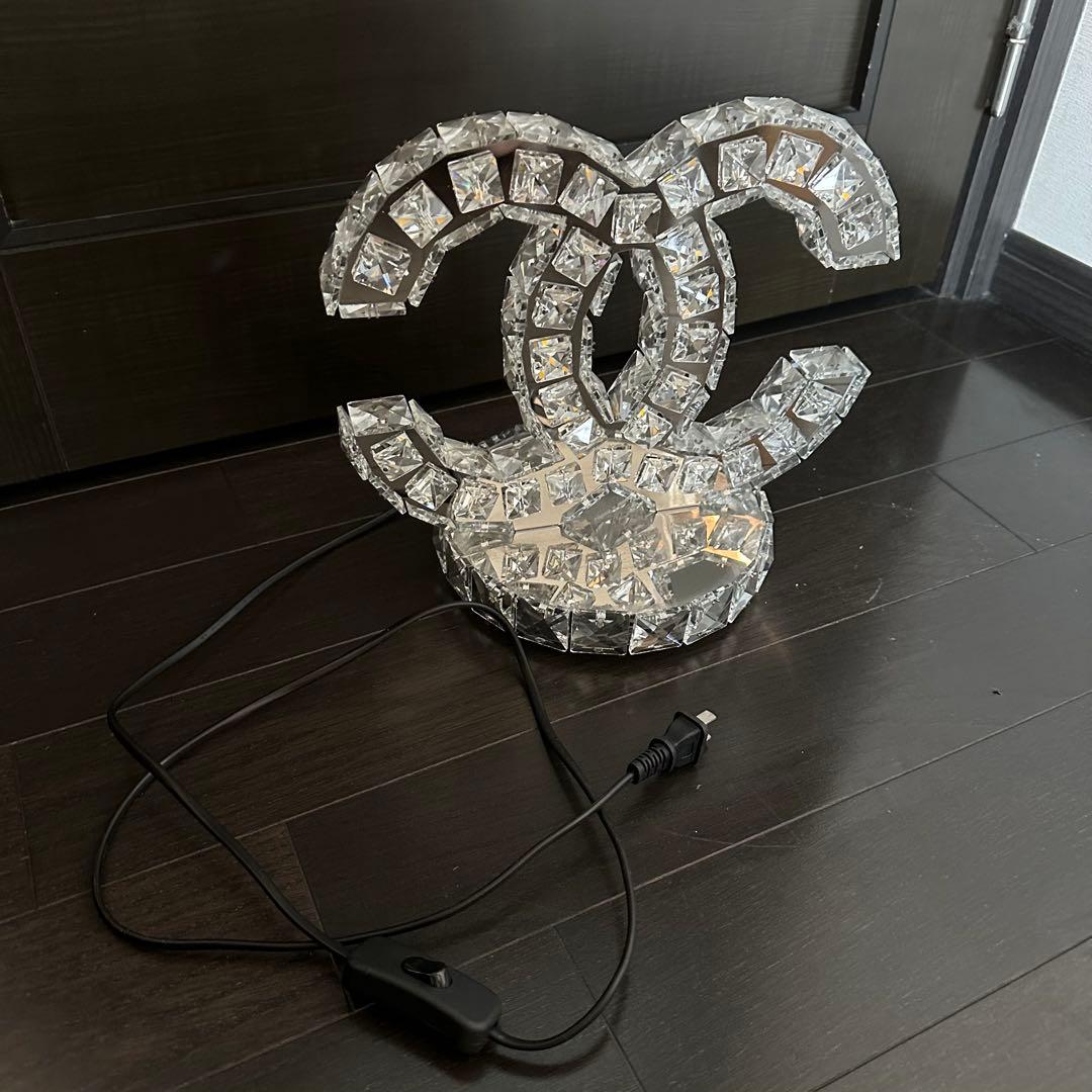 シャネル ロゴ ランプ クリスタル風