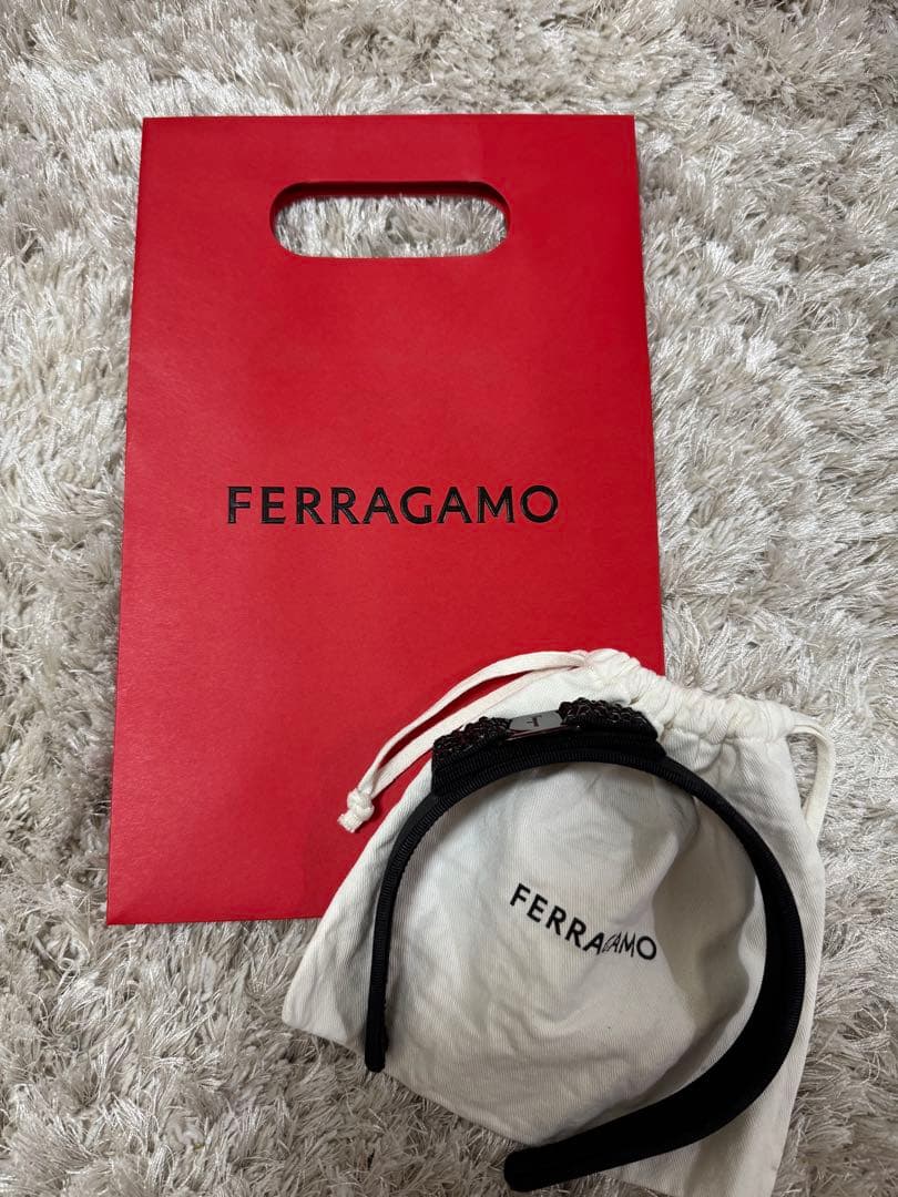 FERRAGAMO ビジュー付きブラックヘアバンド