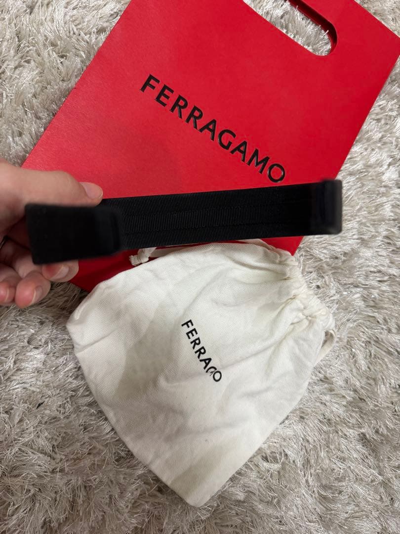 FERRAGAMO ビジュー付きブラックヘアバンド