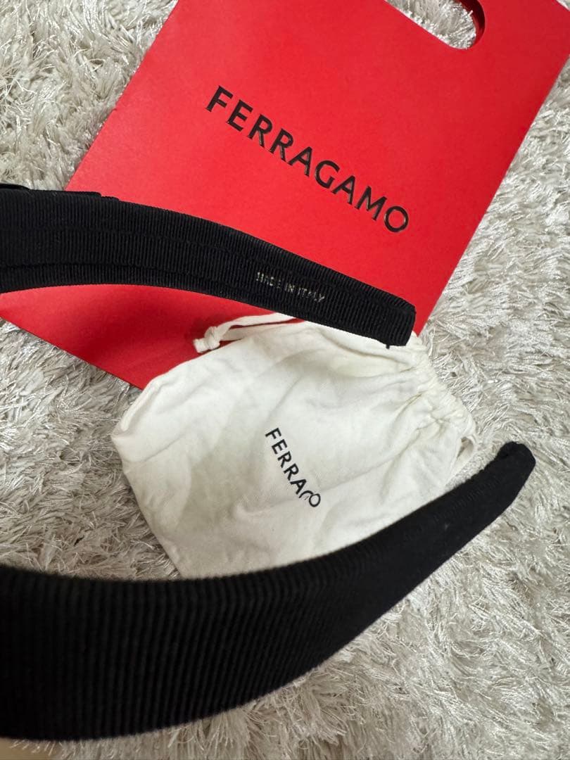 FERRAGAMO ビジュー付きブラックヘアバンド