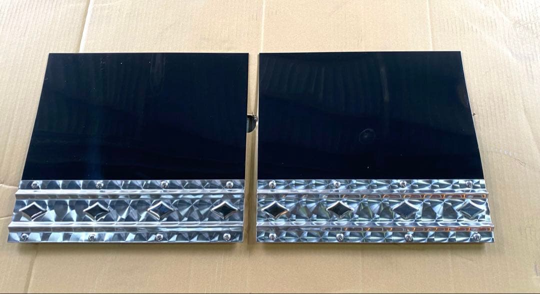 2トントラック　ダンプ　泥除け　デコトラ　ウロコ黒　430×400 サイズ変更可