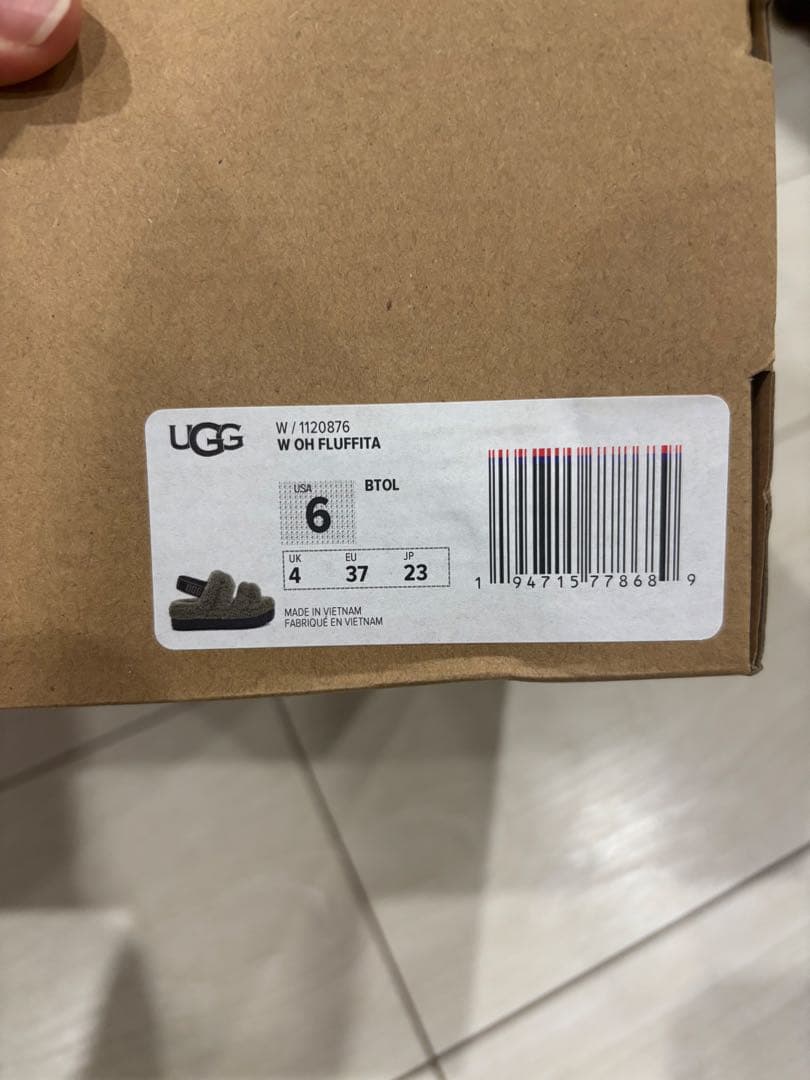 UGG 激レアオー フラッフィータ 新品サンダル アグ フラットサンダル 厚底
