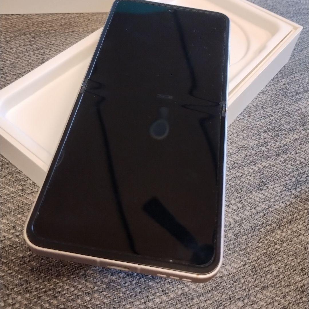 ワイモバイル　Libero Flip ゴールド