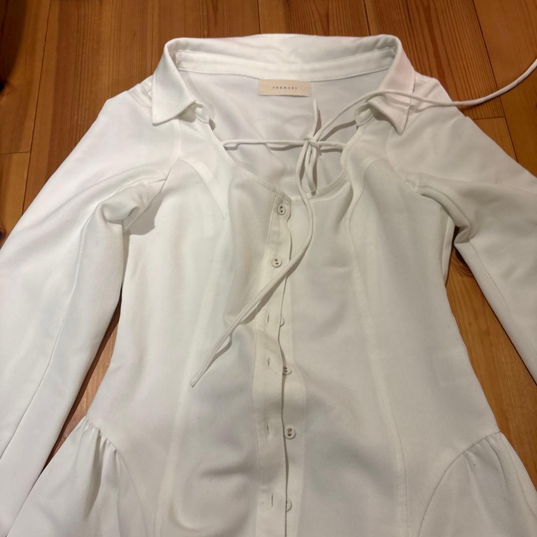 黒と白のVネック長袖ミニワンピース　andmary