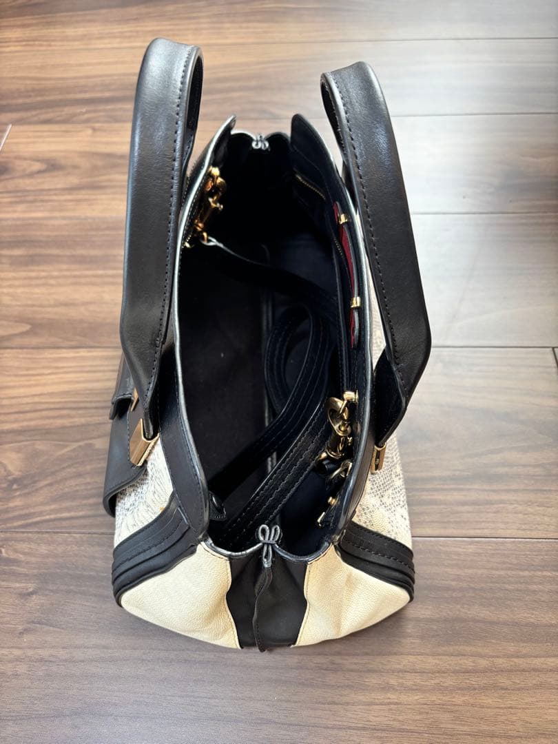 クロエ リトルアリス　蛇柄