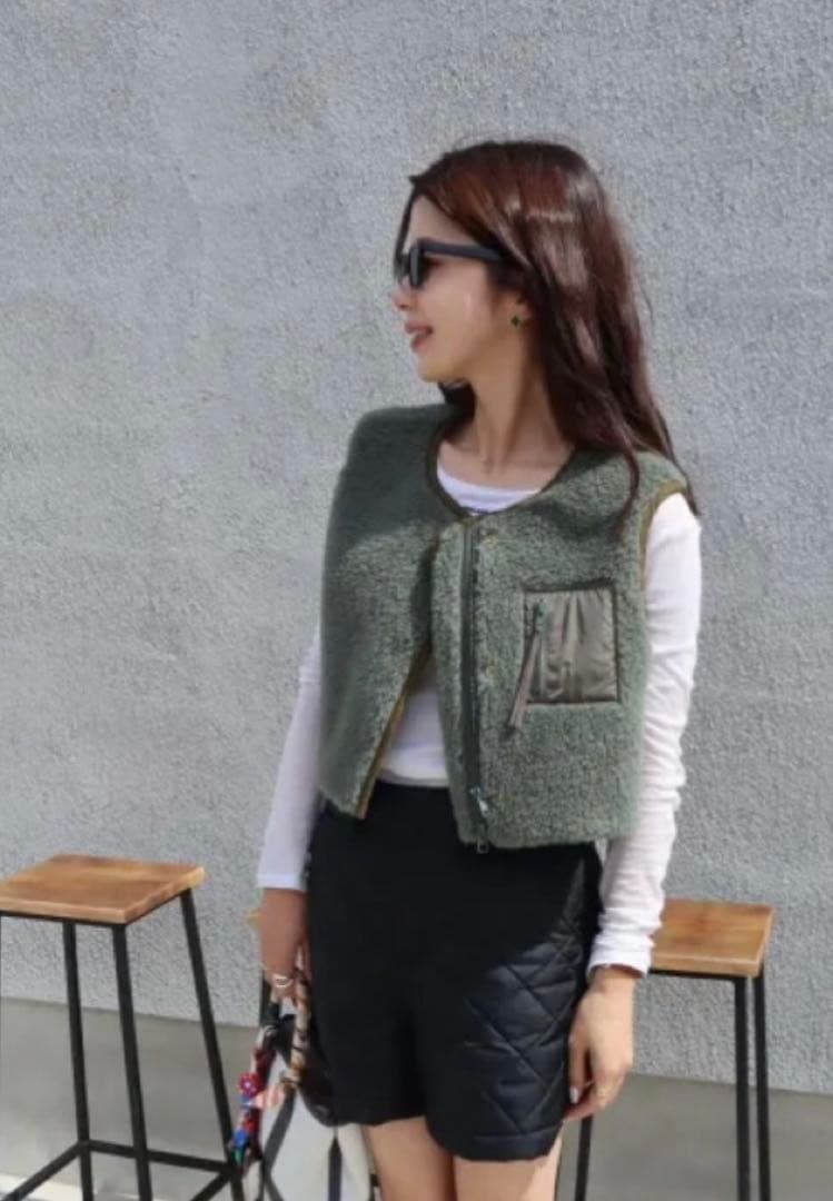 kmcp. epa リバーシブルショートベスト　ボア　ダウンベスト