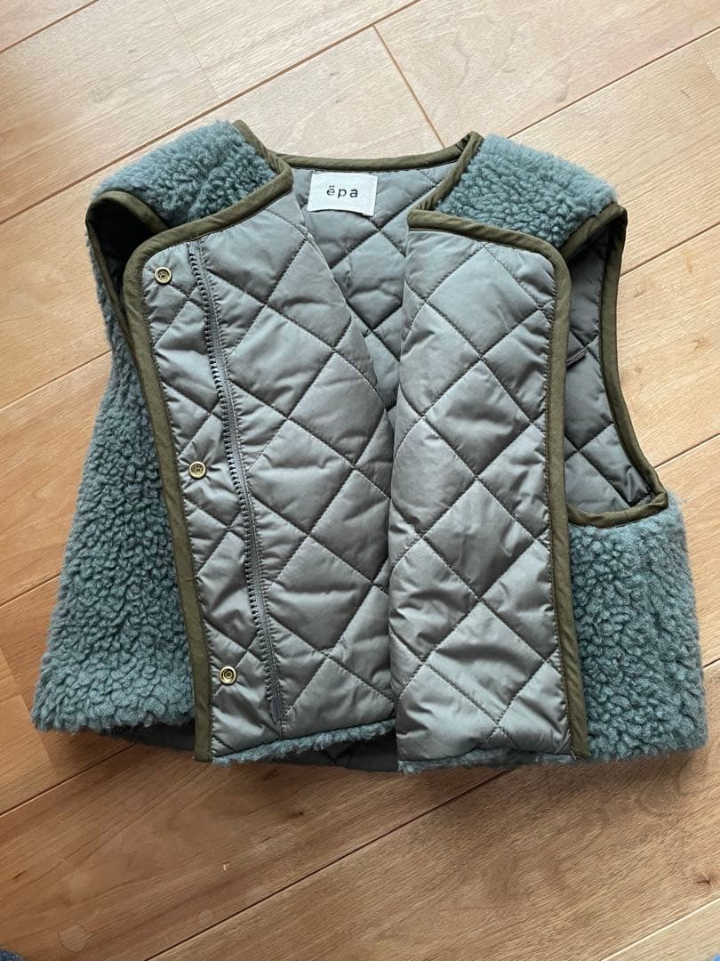 kmcp. epa リバーシブルショートベスト　ボア　ダウンベスト