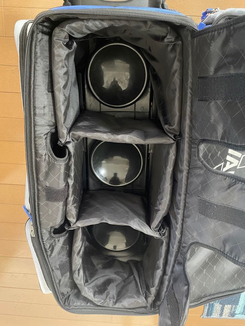 m*y様 【ボール付】MOTIV VAULT ボウリング用バッグ 3個用