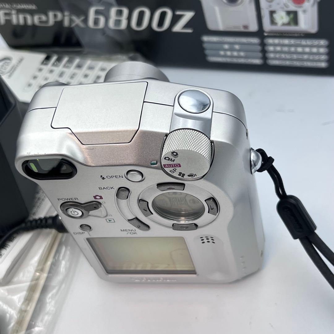 美品 Fujifilm FinePix 6800Z コンパクトデジタルカメラ