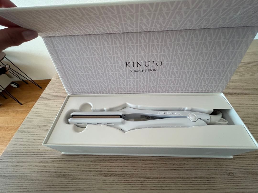 KINUJO ストレートヘアアイロン ホワイト　箱付き