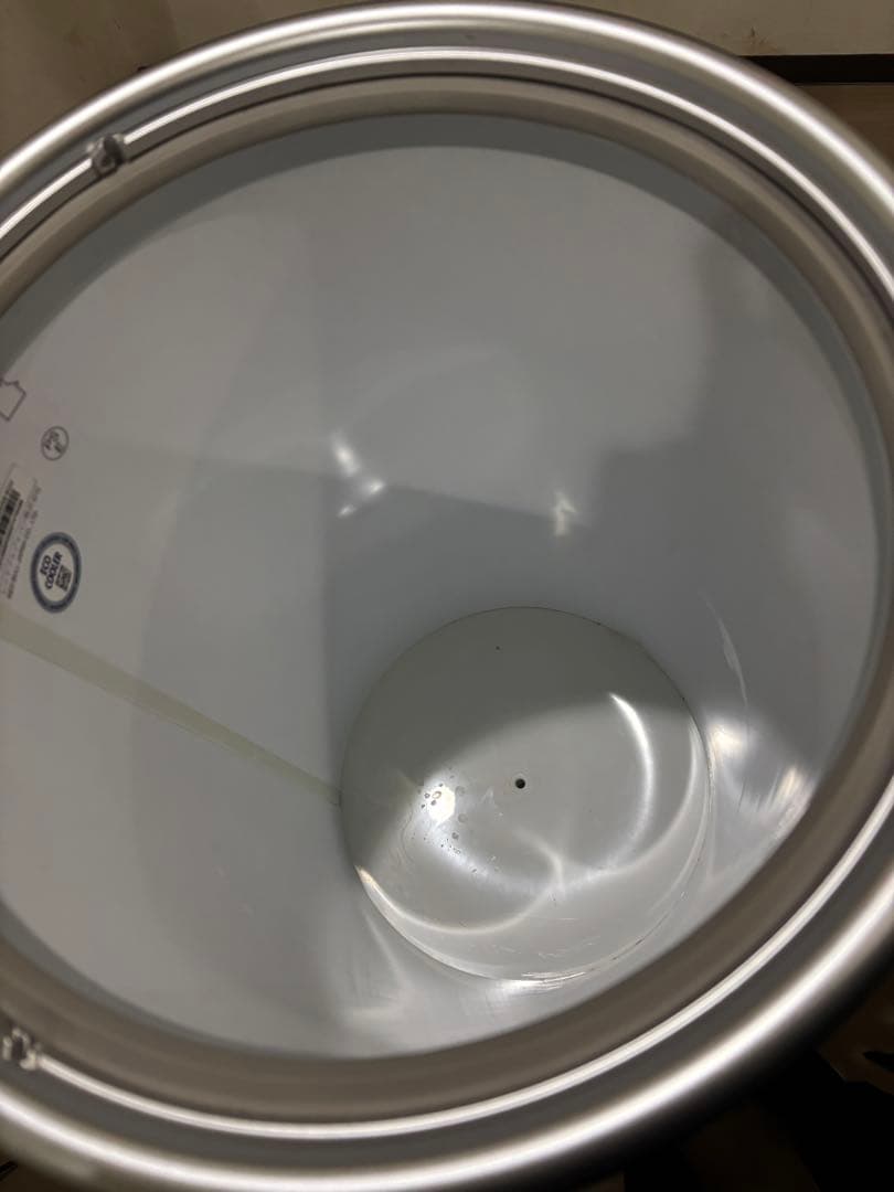 Red Bull 冷蔵庫 缶型デザイン