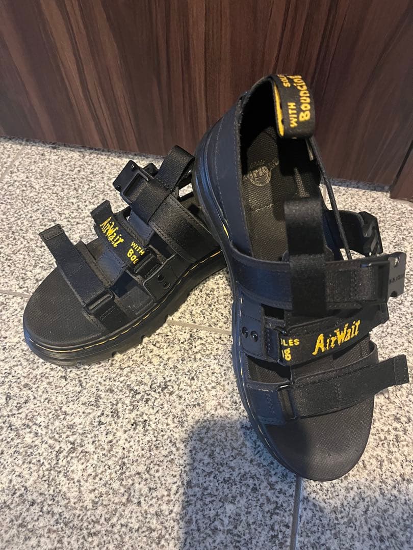 ぱ*ん様 Dr.Martens PEARSON マルチストラップサンダル ブラッ