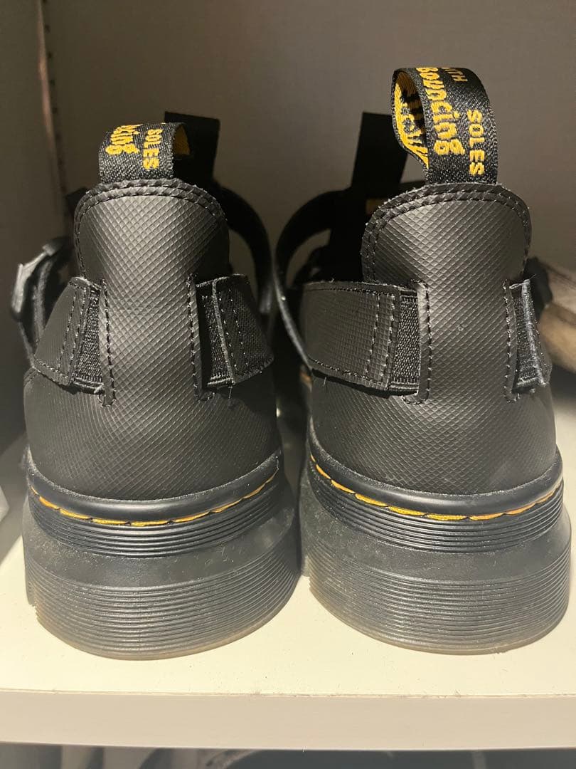 ぱ*ん様 Dr.Martens PEARSON マルチストラップサンダル ブラッ
