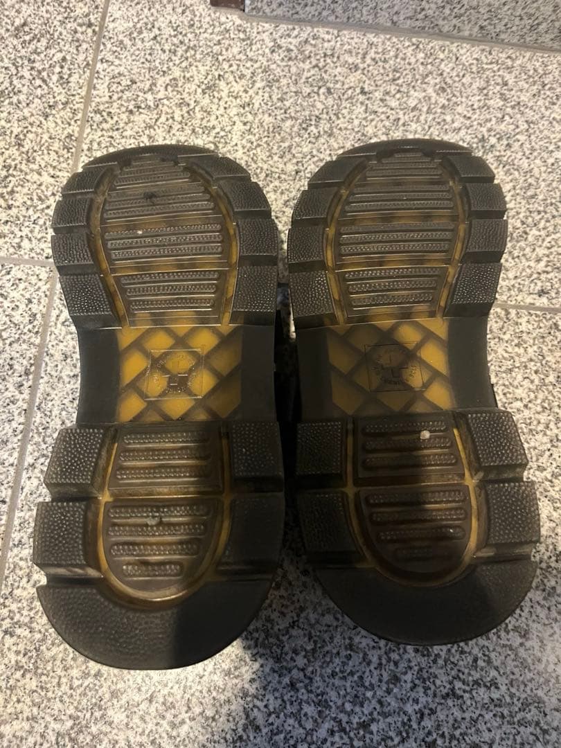 ぱ*ん様 Dr.Martens PEARSON マルチストラップサンダル ブラッ