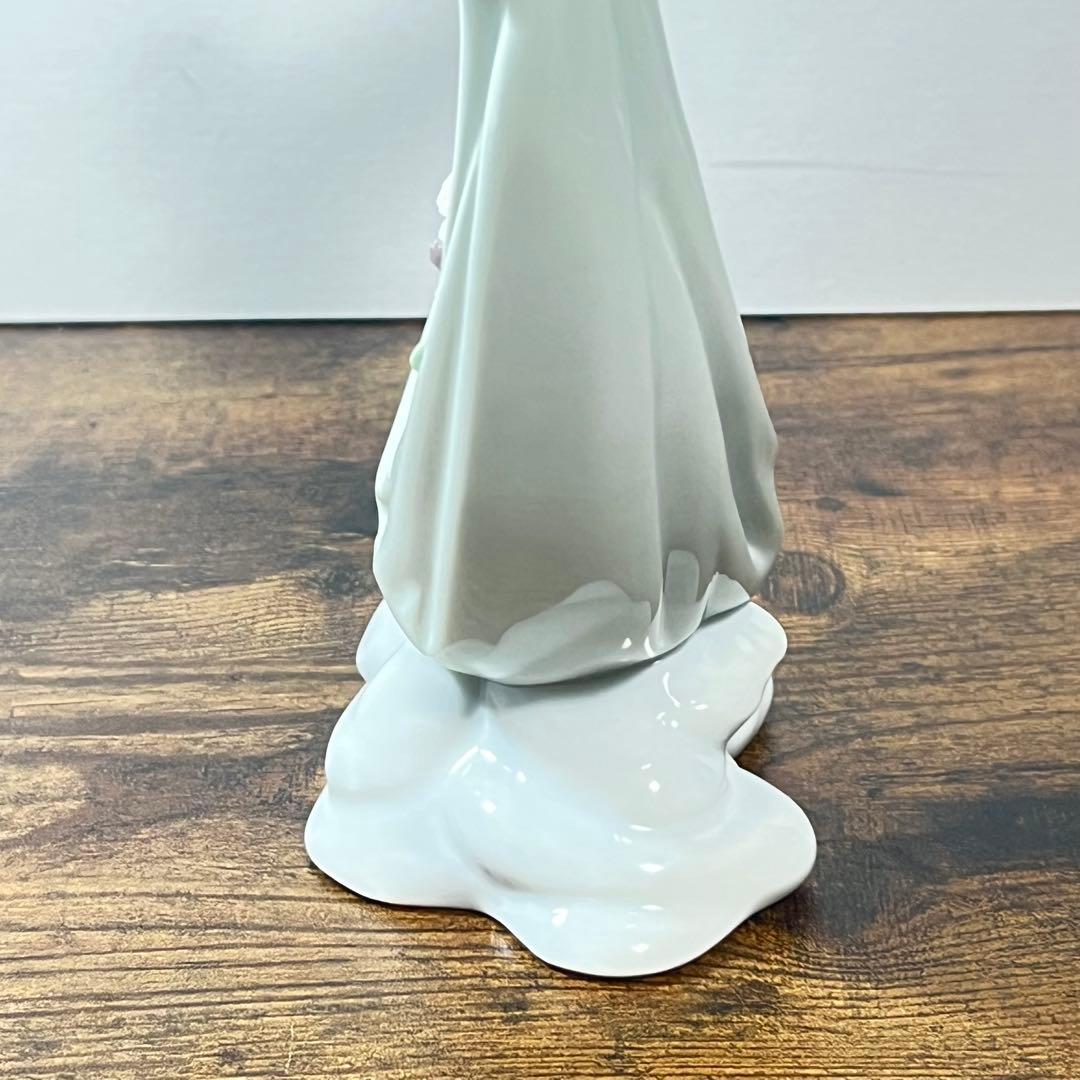 LLADRO リヤドロ 平和の花かご 6579