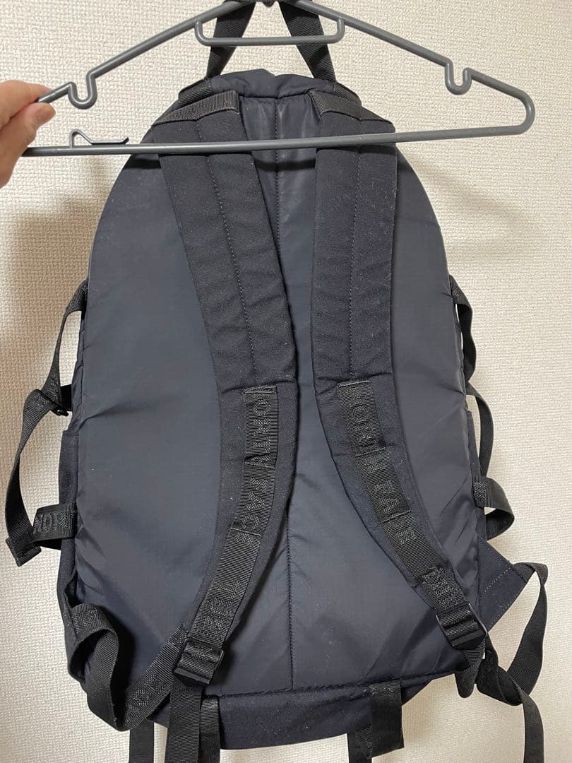 黒いナイロンリュック・バックパック